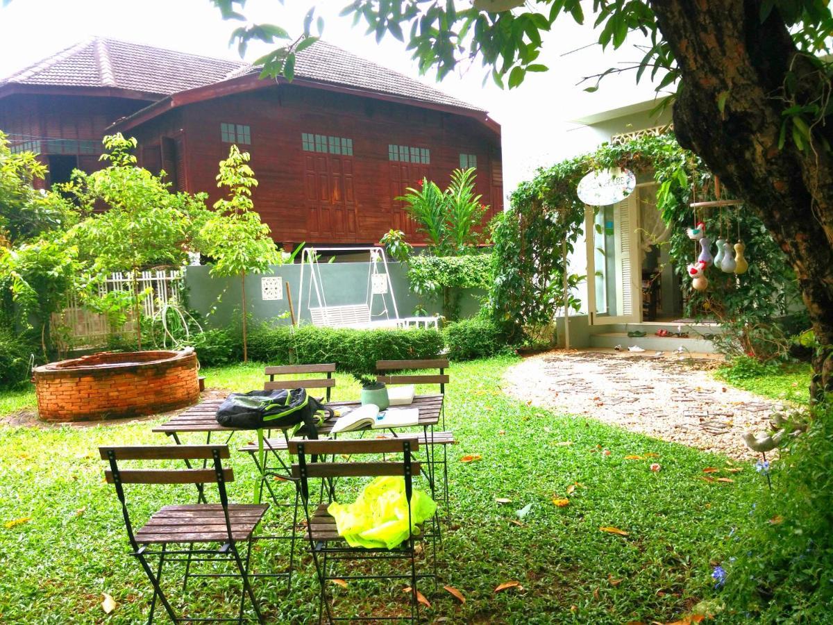 Lada House Lampang Exterior foto