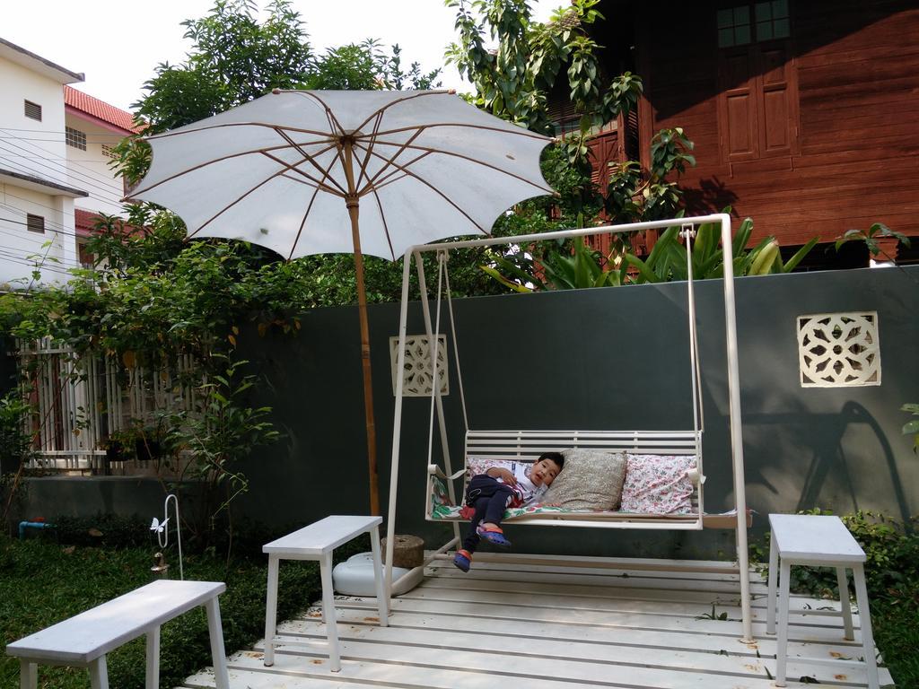 Lada House Lampang Exterior foto
