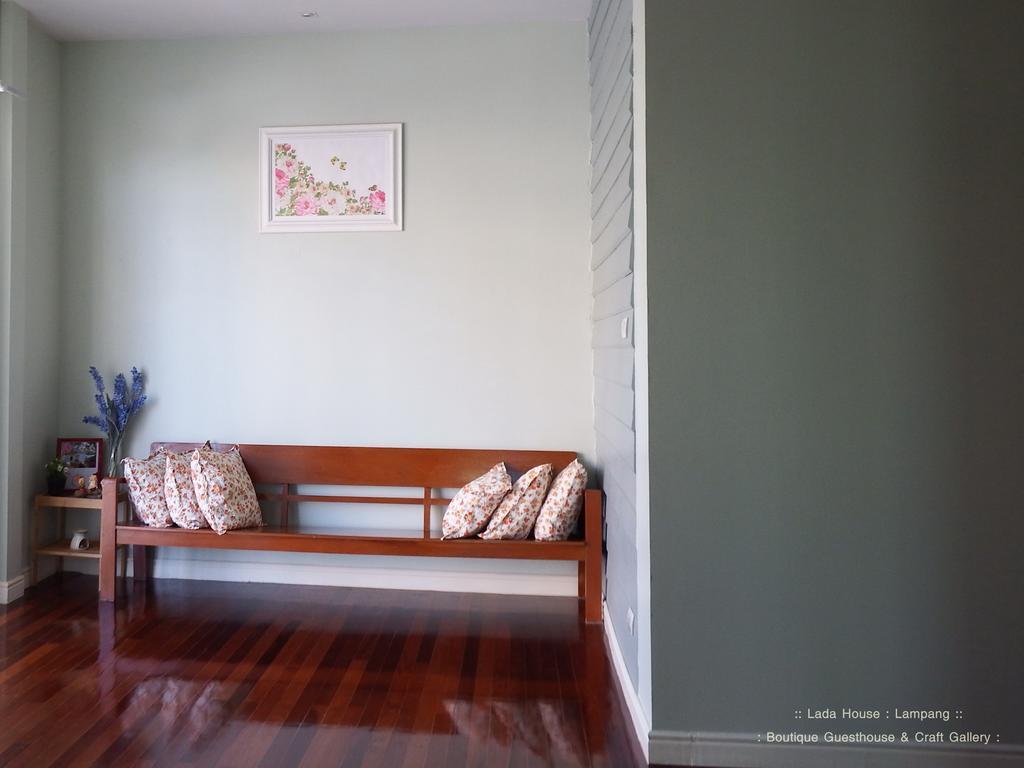 Lada House Lampang Exterior foto