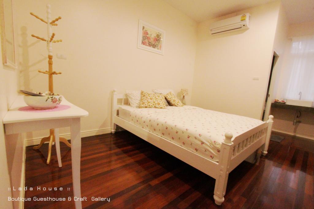 Lada House Lampang Exterior foto