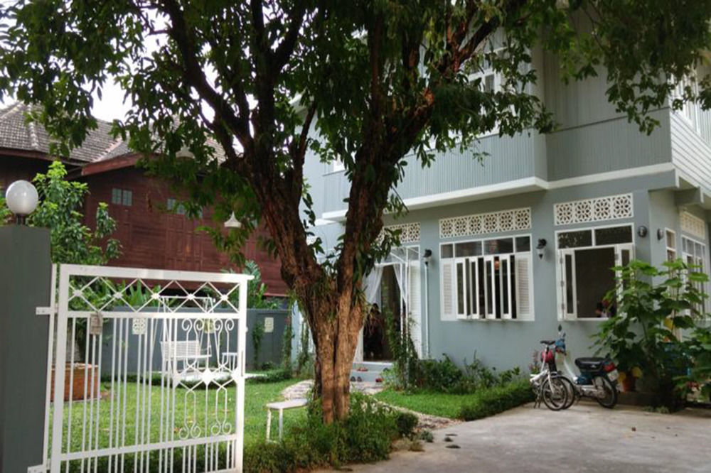 Lada House Lampang Exterior foto