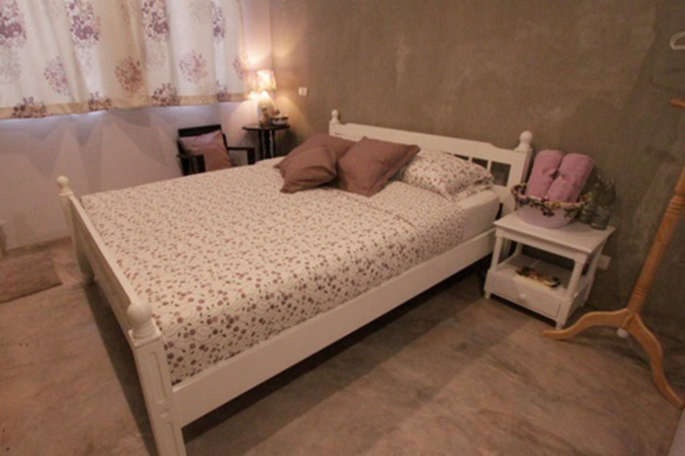Lada House Lampang Exterior foto